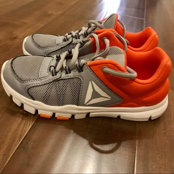 boys sneakers size 2.5